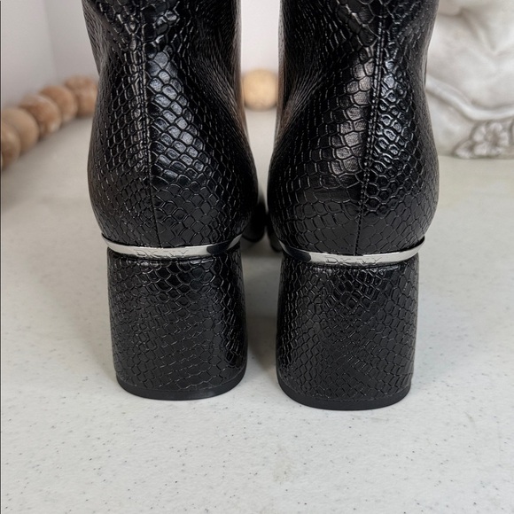 DKNY Women's Cana Block Heel Knee-High Boots Wide Calf Sz 8 - Picture 9 of 12